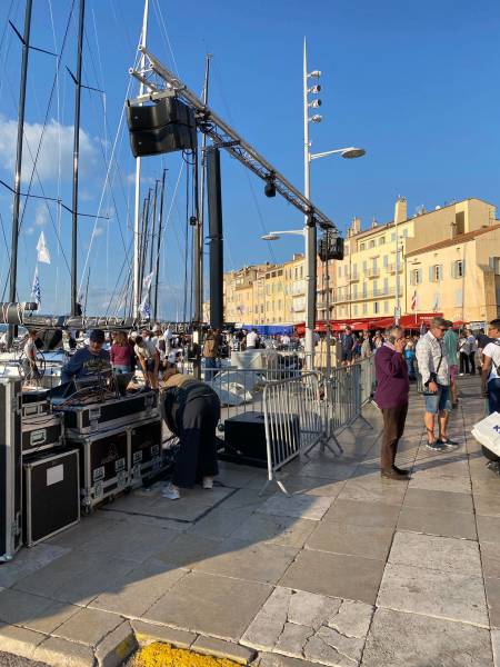 Installation sonorisation sur le port de la ville de Saint Tropez Var 83